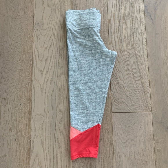 Victoria’s Secret The Everywhere Capri Legging - Picture 3 of 8